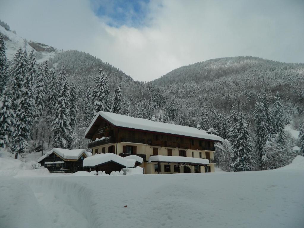 Logis Hotel Les Sapins Montriond Kültér fotó