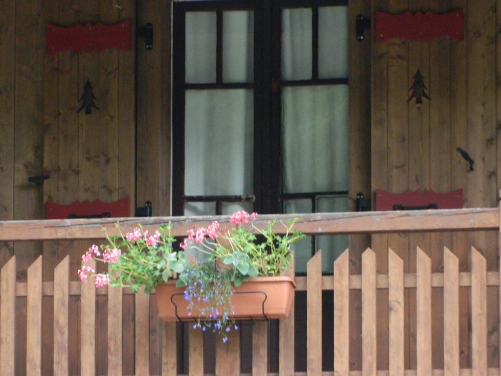 Logis Hotel Les Sapins Montriond Kültér fotó